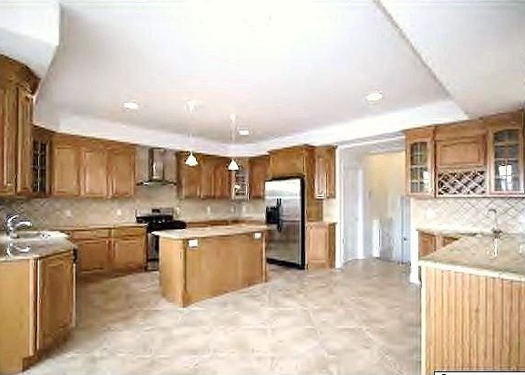 Enormous 'Gourmet' Kitchen w/Island, Wet Bar, Wine Rack & Wine Fridge,SSAppl+ 