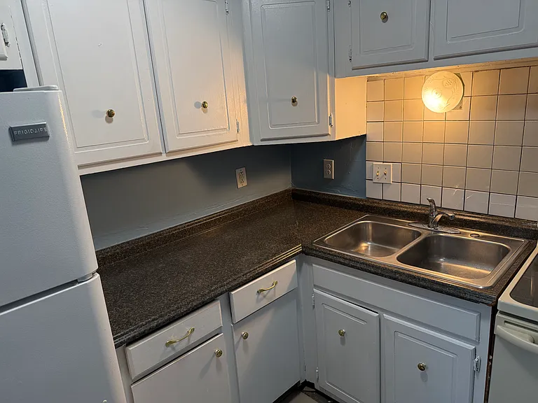 1825 Gerald Dr #6 — Photo 3