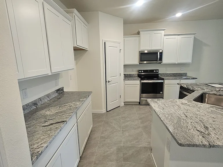 32282 Lexington St — Photo 5