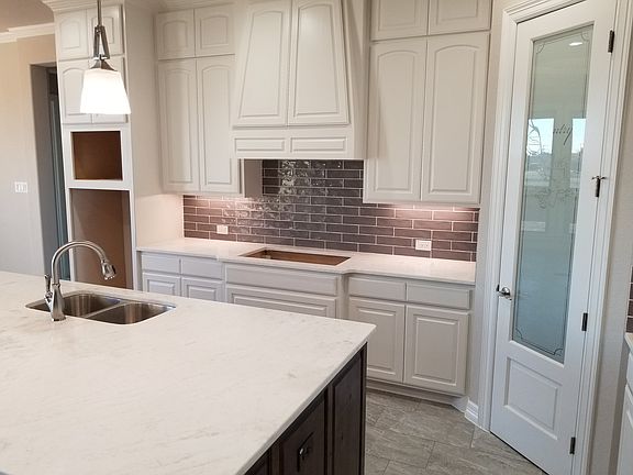 2nd image of 176 Sapphire Ln