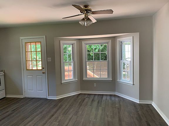 Breakfast area kitchen  
  