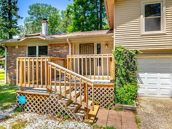 5th image of 115 Foxdell Cir