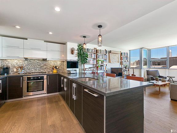 2nd image of 420 Mission Bay Blvd N Unit 807