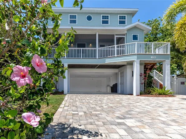 16204 3rd St E, Redington Beach, FL 33708