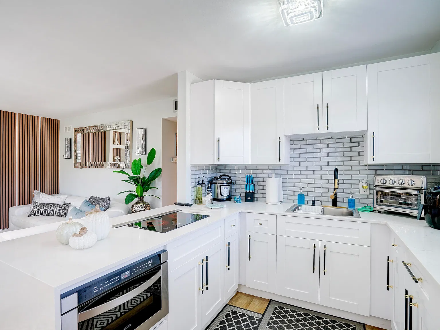 2 bed, 1.5 bath, 819 sqft, $1,750 — Photo 3