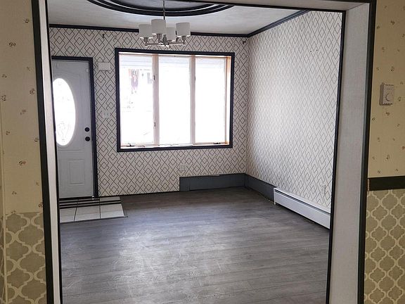 3rd image of 328 W Cherry St