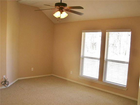 4th image of 508 Oak Hills Dr