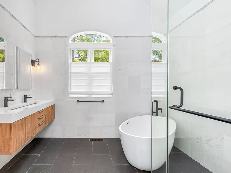 46 Camberly Rd — Photo 9