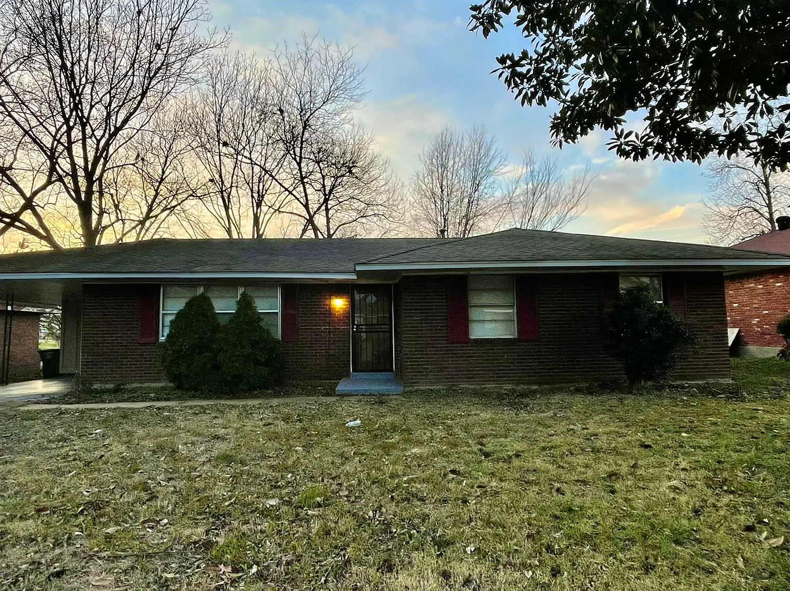 4 bed, 1.5 bath, 1376 sqft, $1,490 — Photo 1