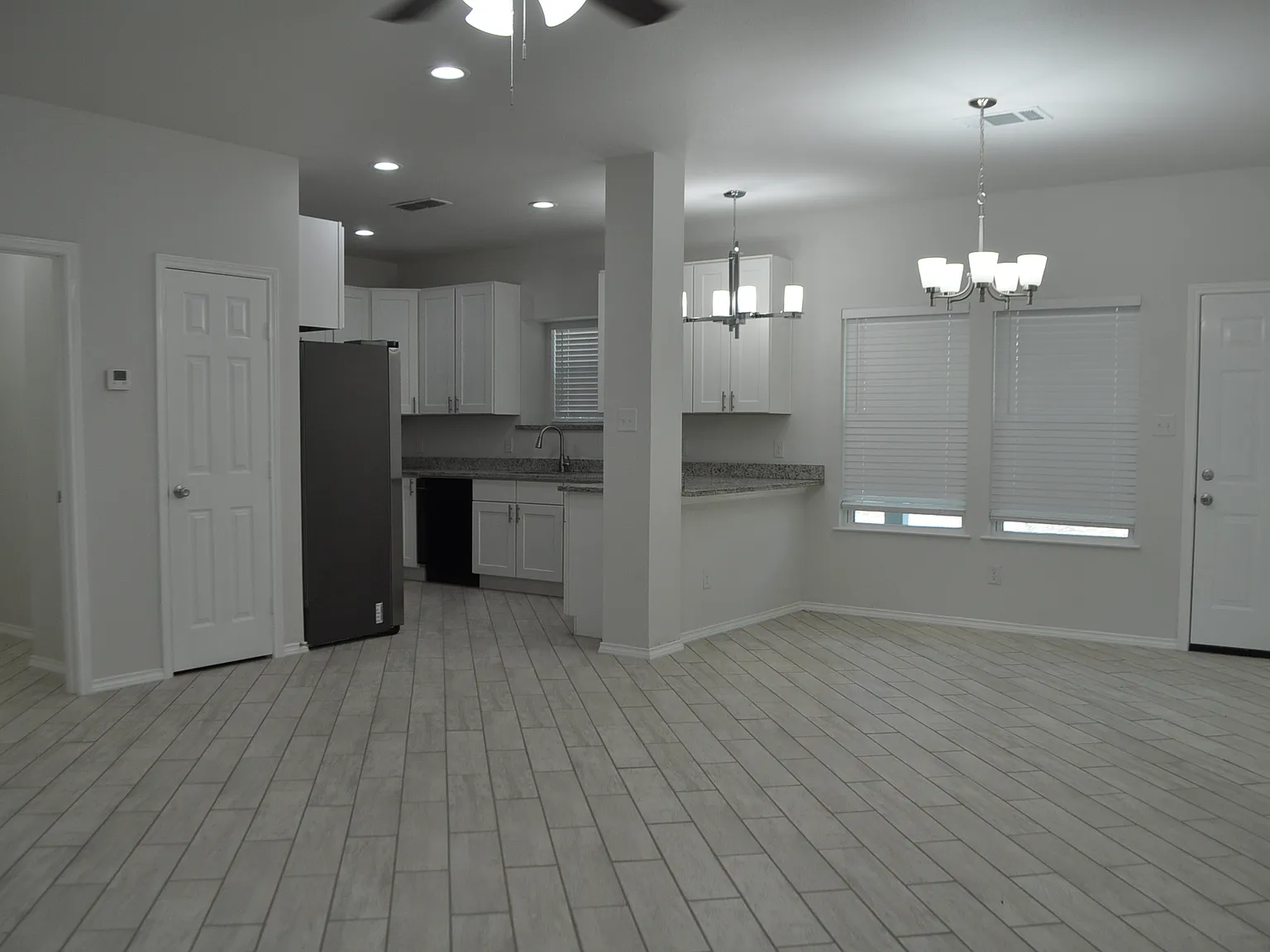3 bed, 2.5 bath, 1400 sqft, $2,245 — Photo 2