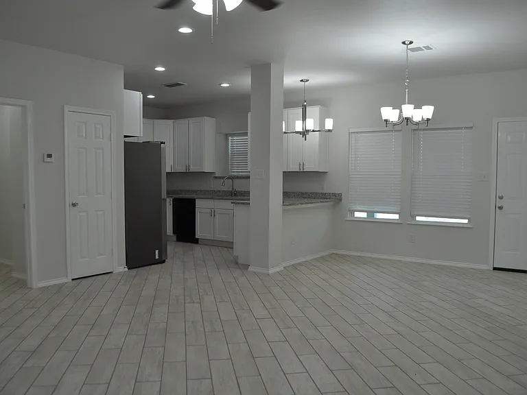 2311 Murphy Ct — Photo 2