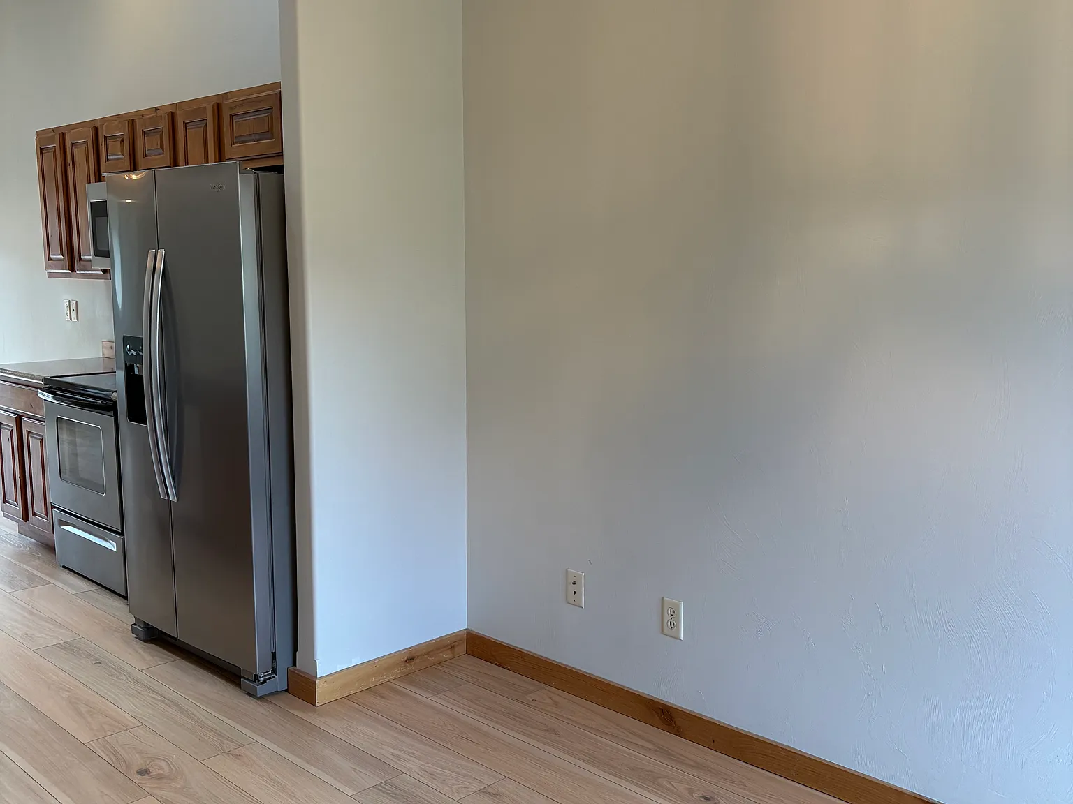 2 bed, 970 sqft, $2,100 — Photo 2