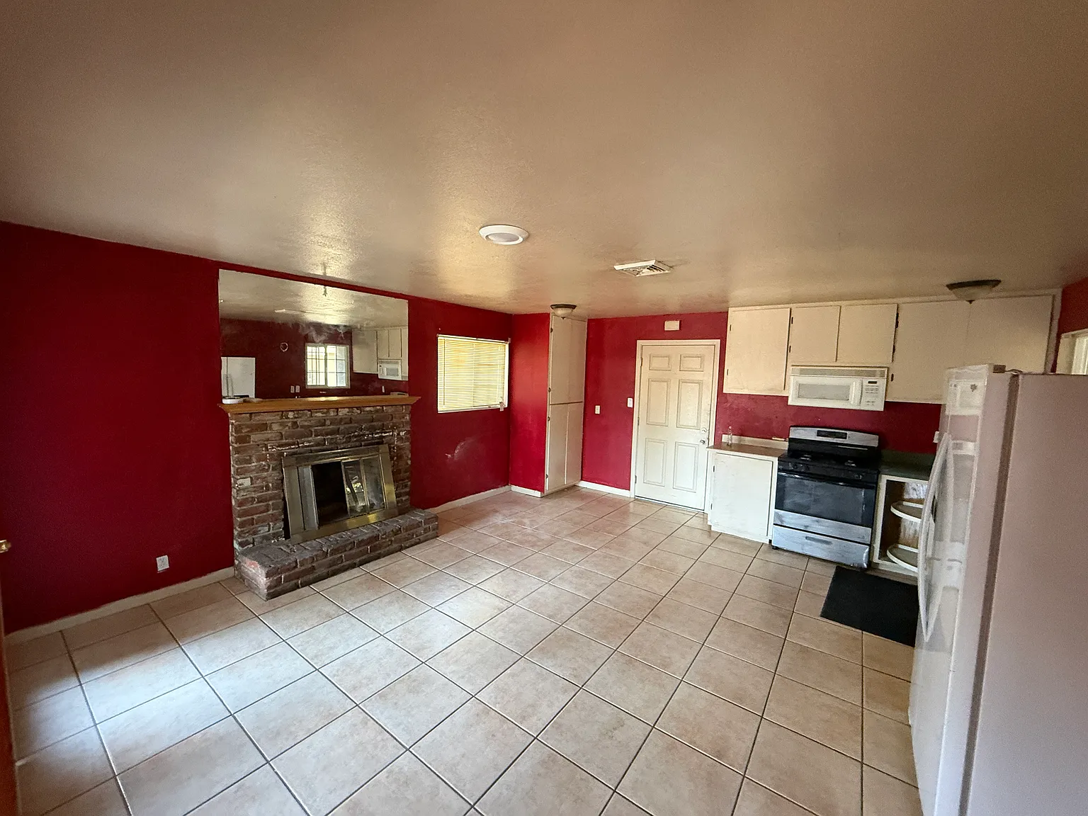 3 bed, 1220 sqft, $2,000 — Photo 3