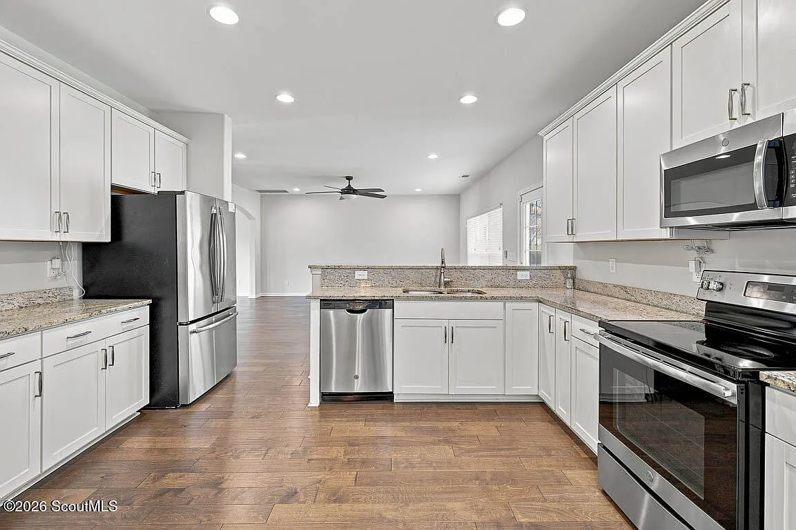 4 bed, 2.5 bath, 2618 sqft, $2,595 — Photo 3