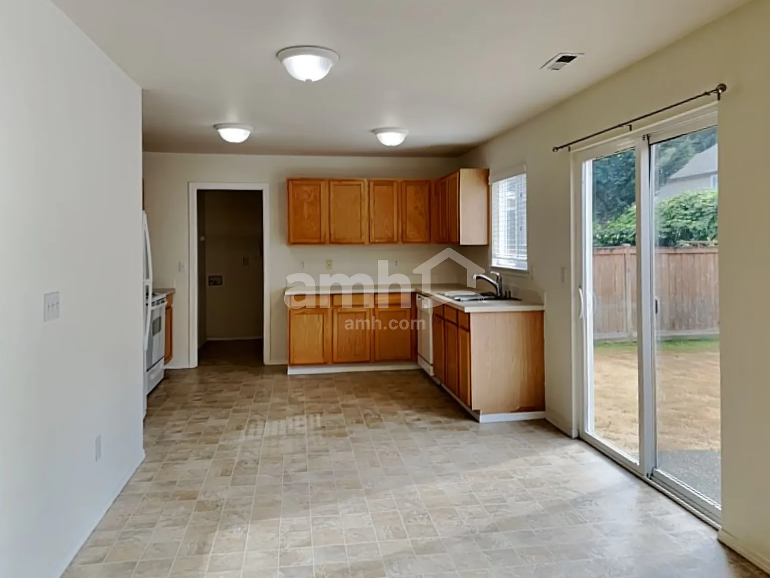 3 bed, 2.5 bath, 1964 sqft, $3,180 — Photo 3