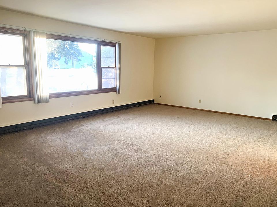 Good-sized Living Room