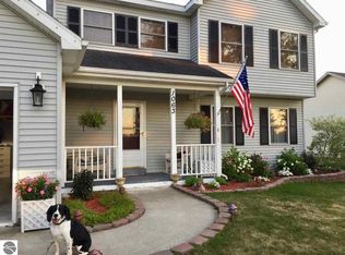 1063 Circle Dr, Lake Isabella, MI 48893