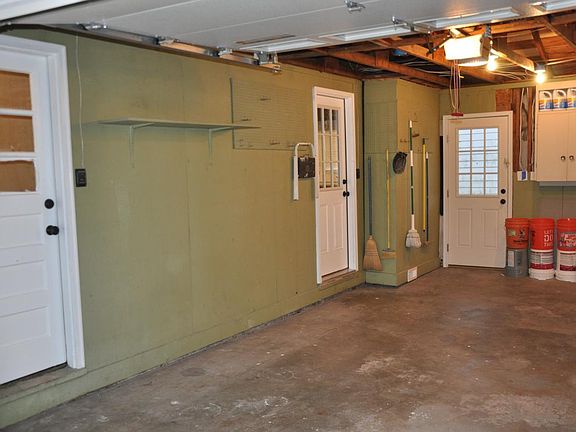 2nd image of 1301 Meadow Lake Pkwy