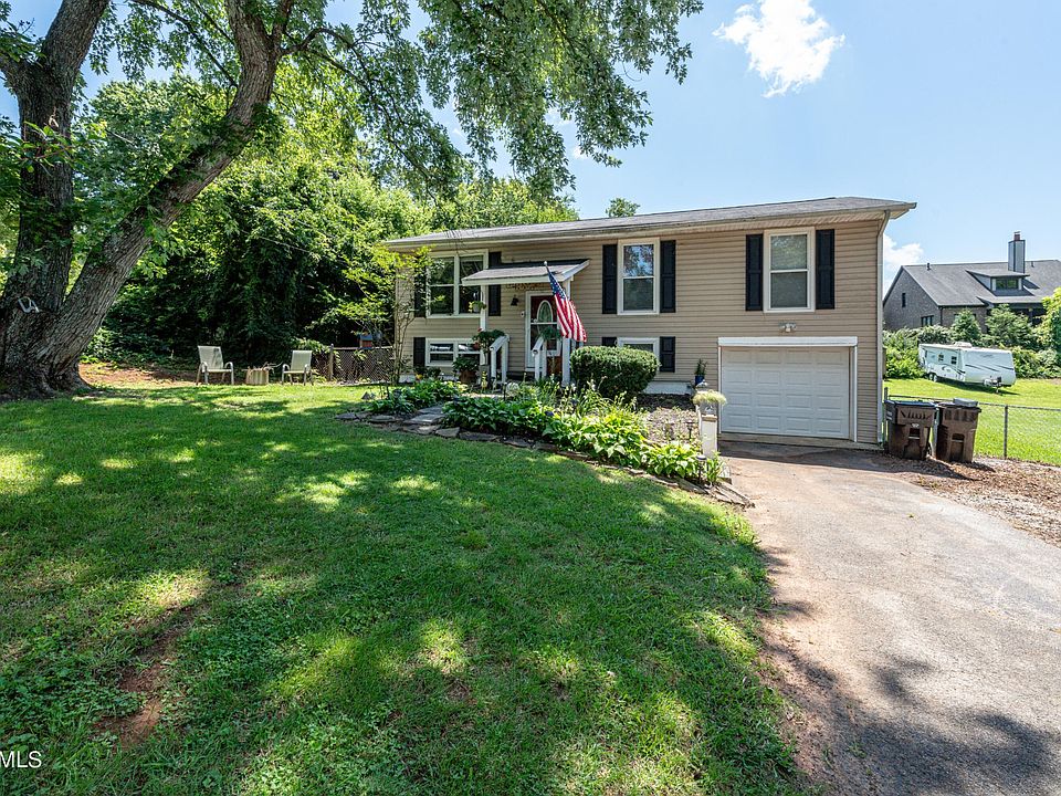 1st image of 1324 Scotsbury Cir