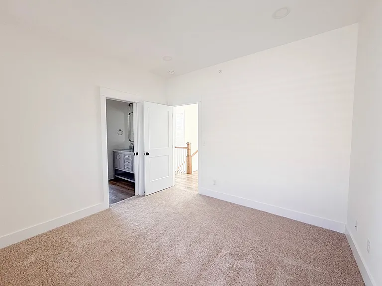 1385 Meridian St — Photo 36