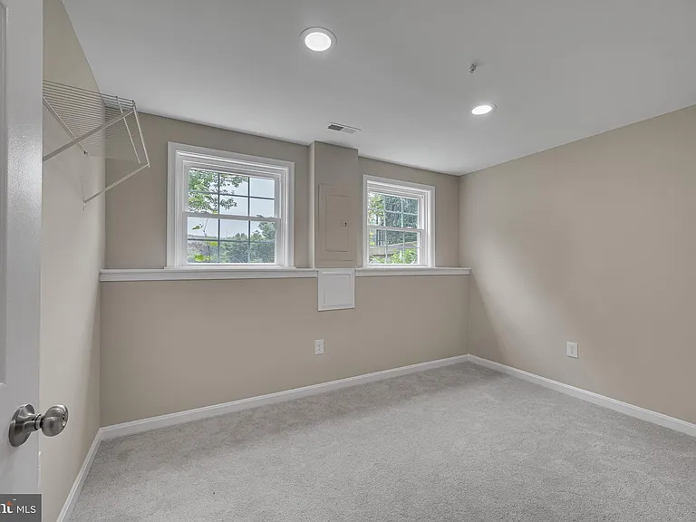8101 Chelaberry Ct — Photo 31