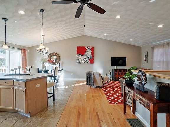 3rd image of 32 Thurber St