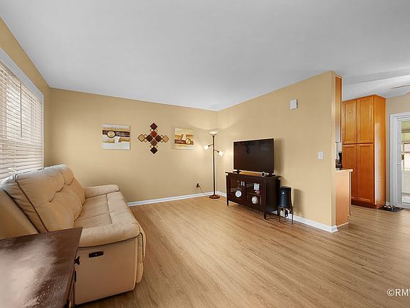 4th image of 922 Capistrano Ter