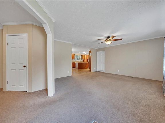 5th image of 106 Crest Ct
