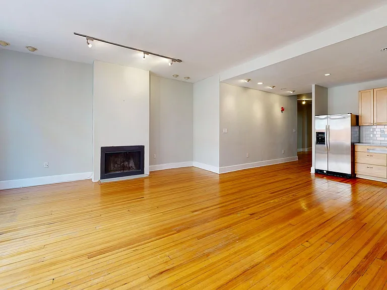 313 N Charles St #3 — Photo 4