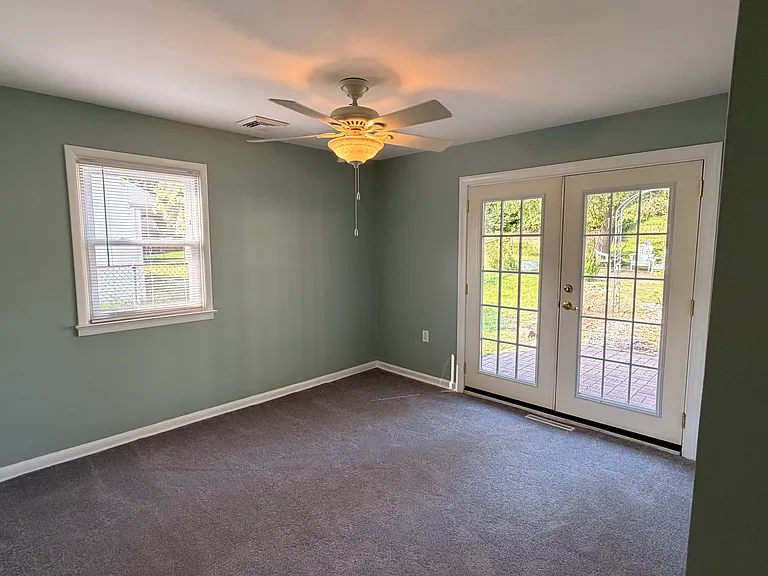 3639 Windsor Dr — Photo 4