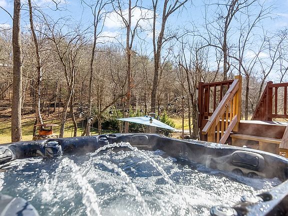 3rd image of 28 Wood Ln