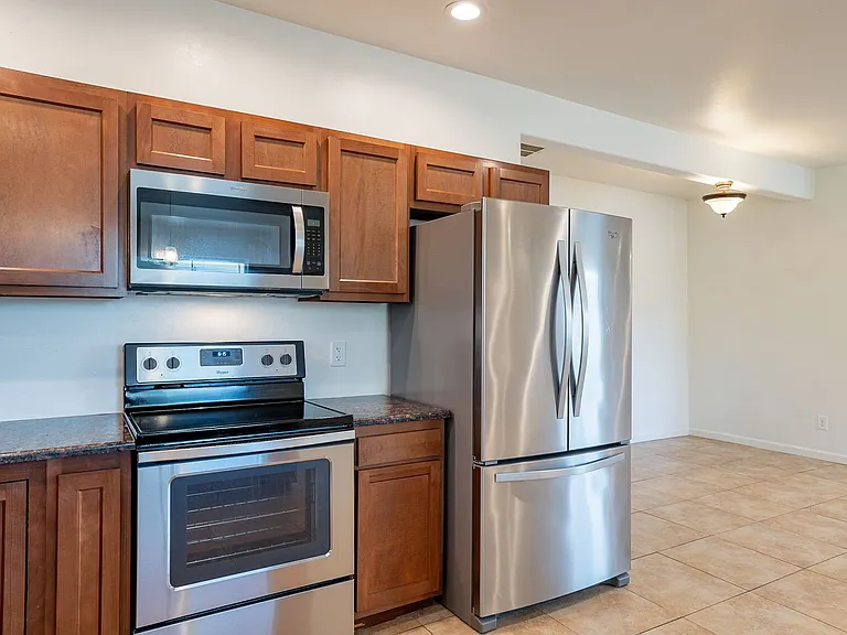 436 E. Waverly St. — Photo 2