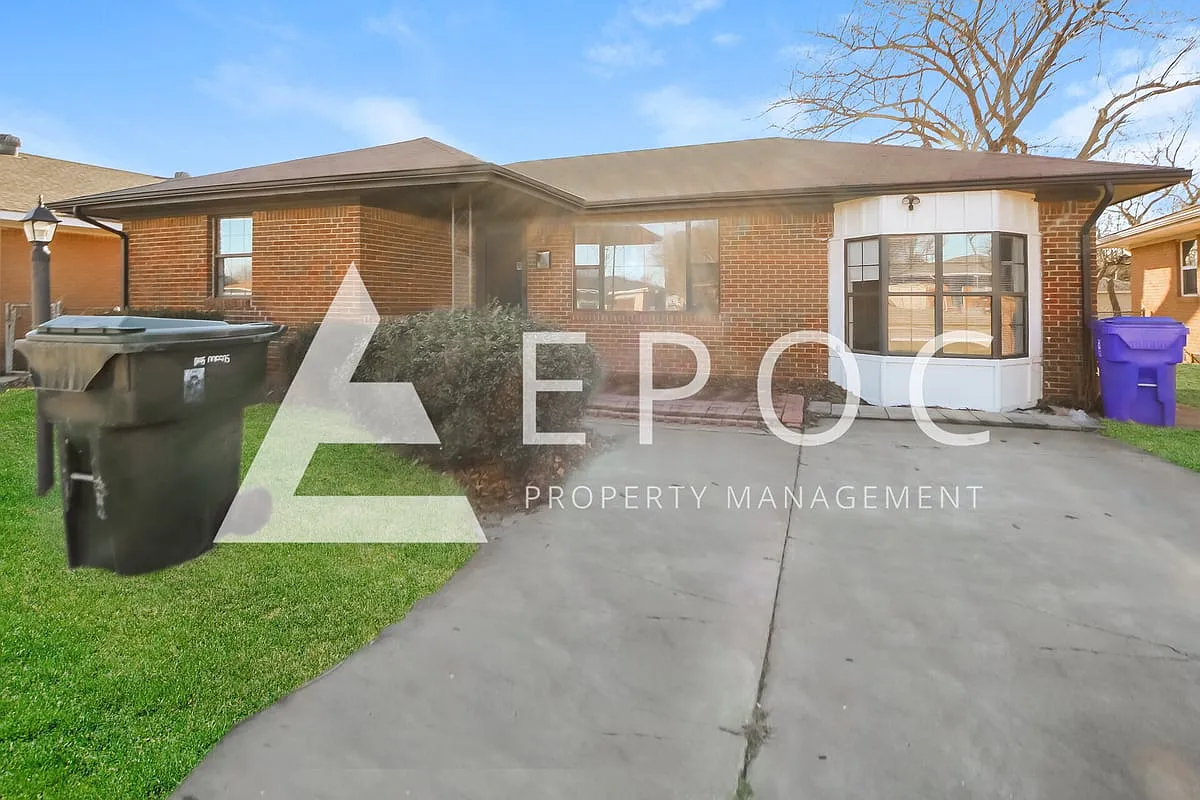 742 Highland Pkwy — Photo 2
