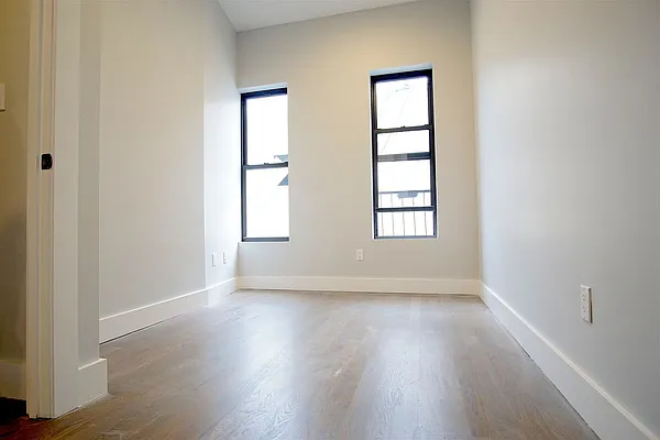 Rented by Delmark Realty LLC | media 27