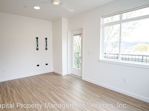 4th image of 2320 N Vancouver Ave #301