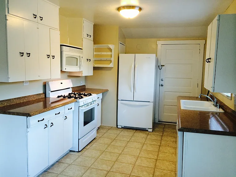 251 Laurel St — Photo 4