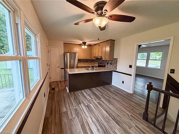 3rd image of 1040 Shenandoah Ct
