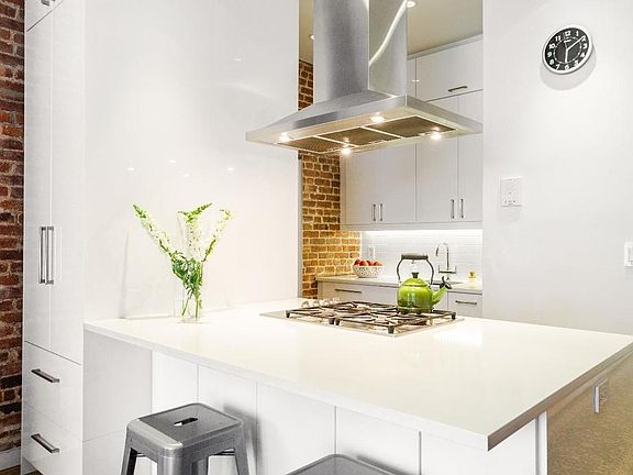 4th image of 119 W 77th St APT 4