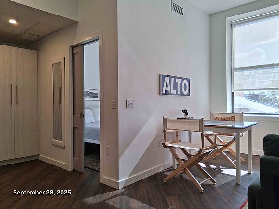 5th image of 818 12th St APT 202