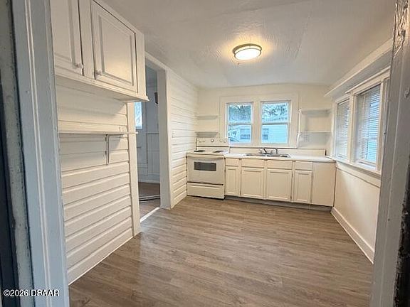 3rd image of 324 N Orange St Unit 1