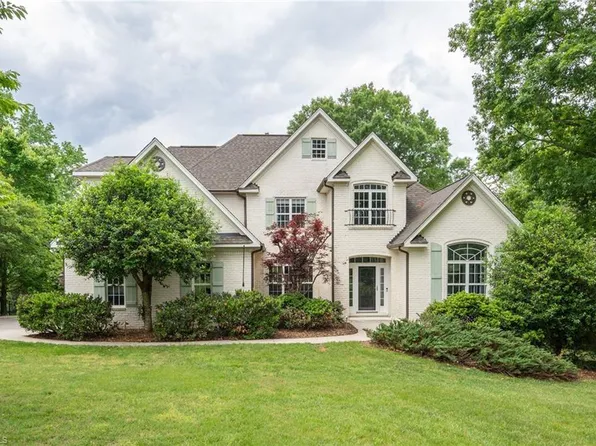 612 Wigeon Dr, Greensboro, NC 27455