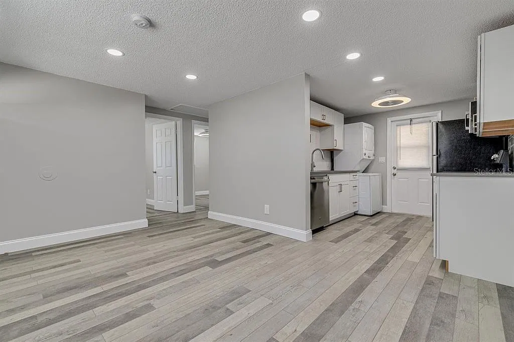 2 bed, 1.0 bath, 650 sqft, $1,600 — Photo 3