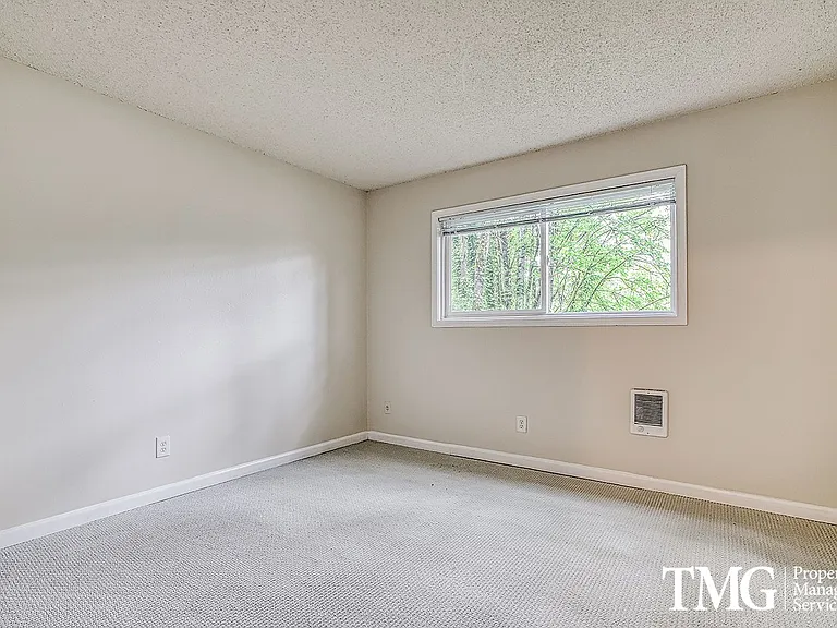 Montclair Apartments — Photo 4