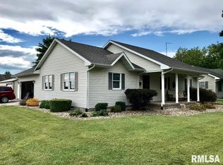 621 S 6th St, Girard, IL 62640