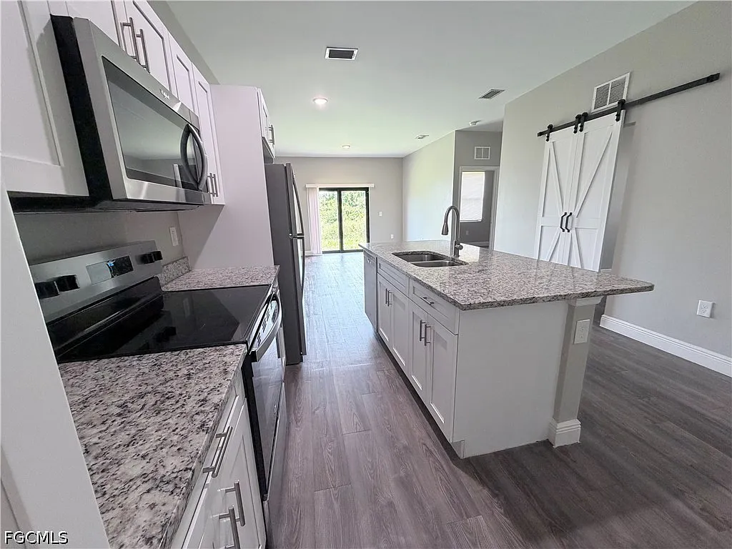 2 bed, 2.0 bath, 2336 sqft, $1,550 — Photo 4
