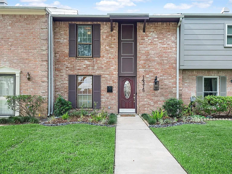 14215 Lost Meadow Ln — Photo 2