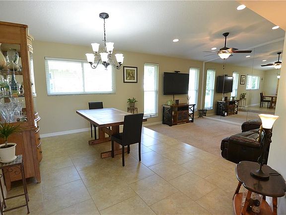 4th image of 2011 Forest View Dr