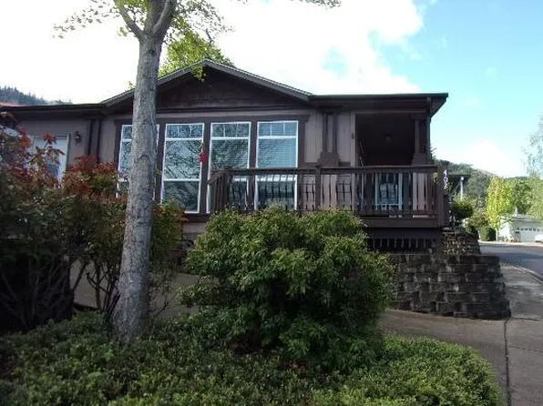 402 Knoll Terrace Dr, Canyonville, OR 97417