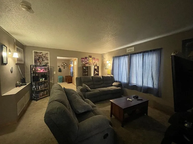 221 E James St — Photo 3