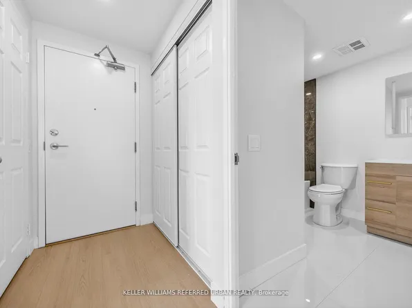 7 Bishop Ave #501, Toronto, ON M2M 4J4